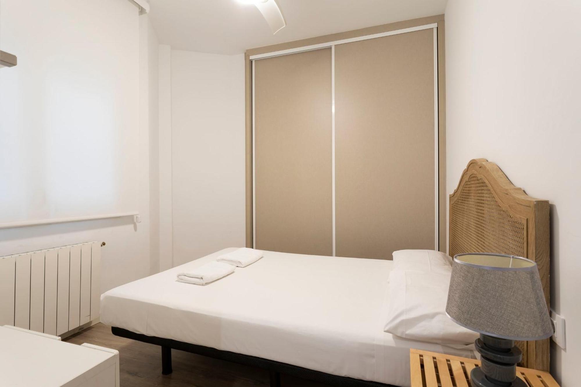 Cozy Apartment Near Fira Gran Via With Ac L’Hospitalet de Llobregat Exterior foto