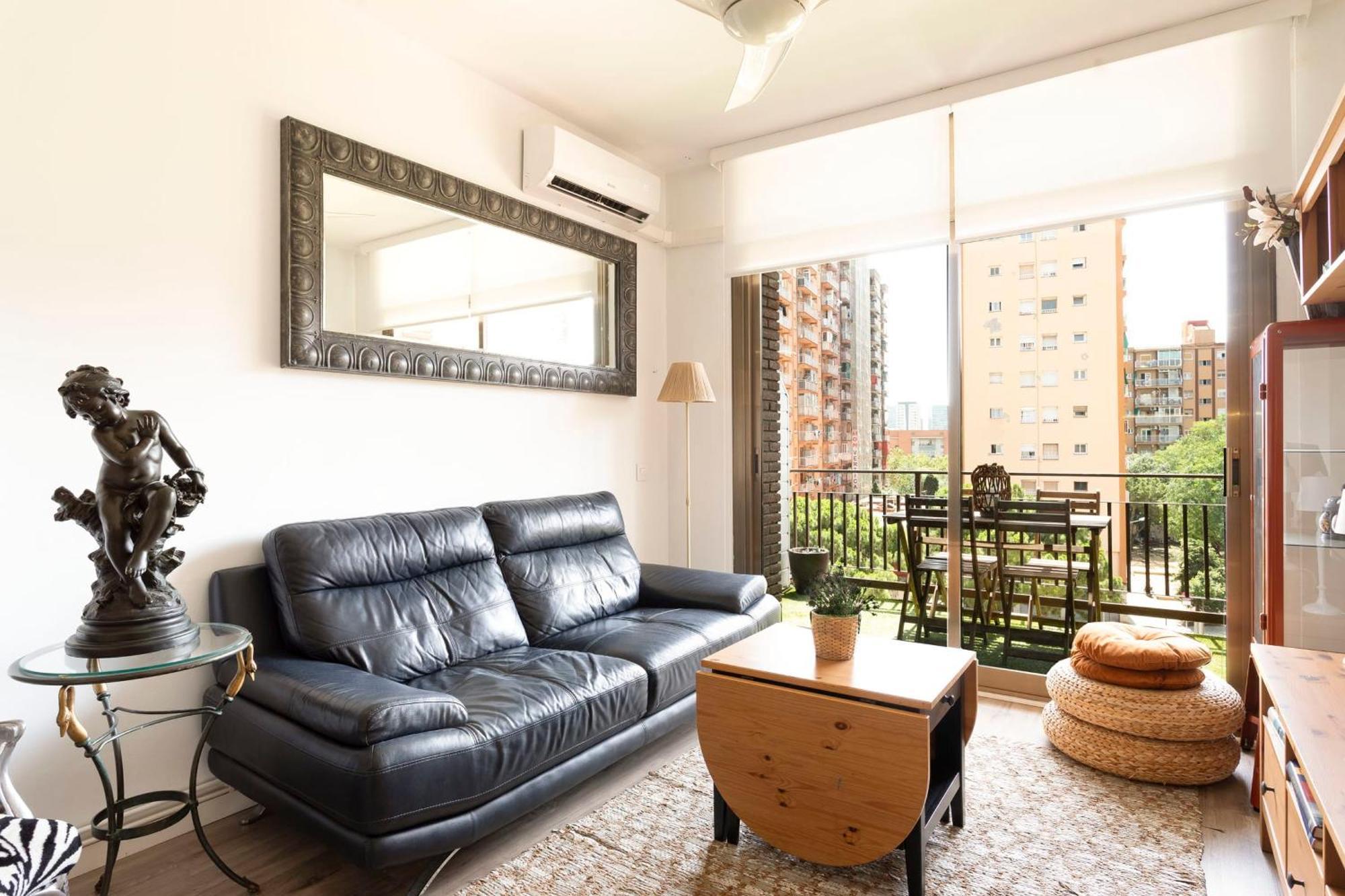 Cozy Apartment Near Fira Gran Via With Ac L’Hospitalet de Llobregat Exterior foto