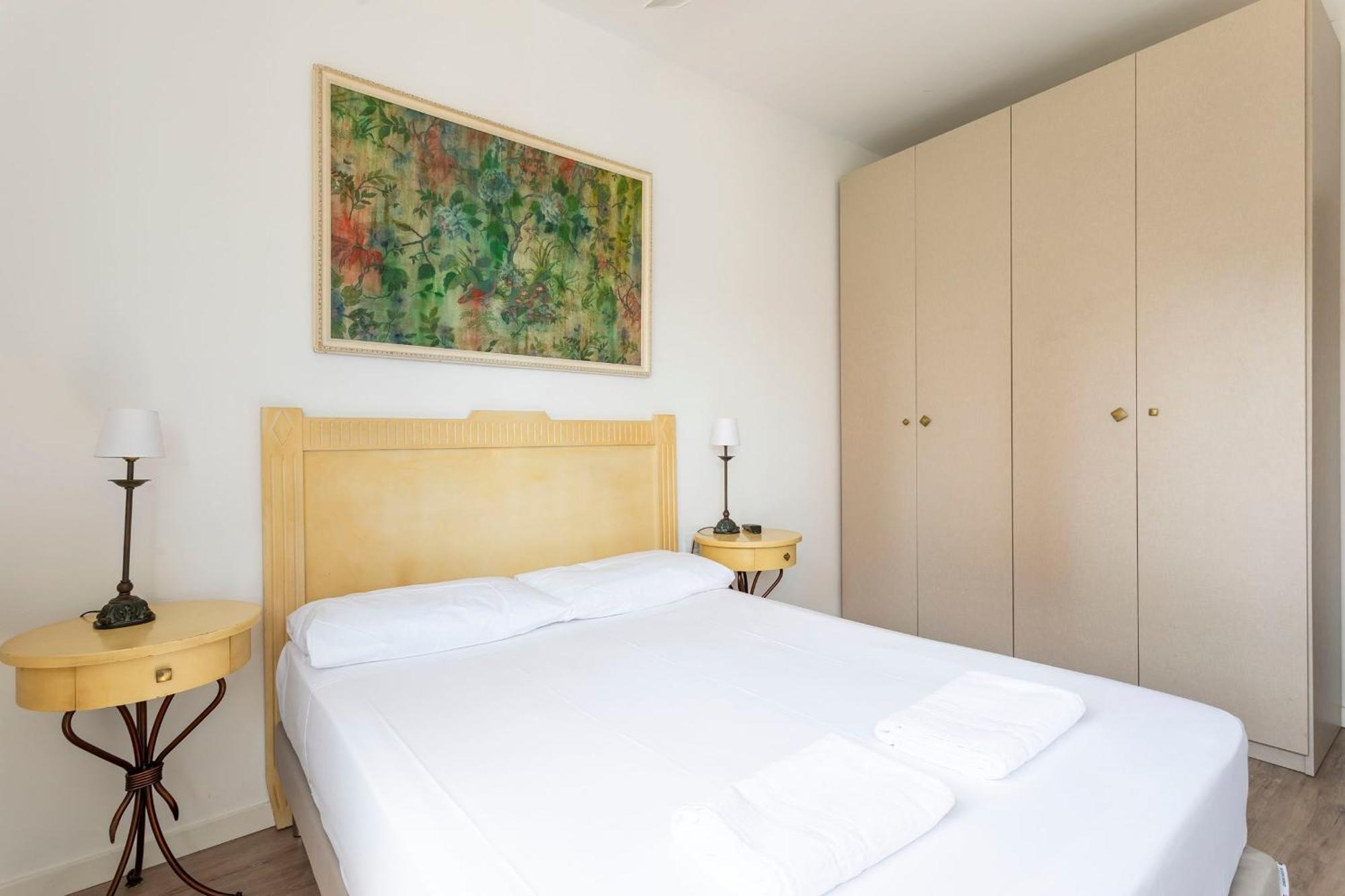Cozy Apartment Near Fira Gran Via With Ac L’Hospitalet de Llobregat Exterior foto