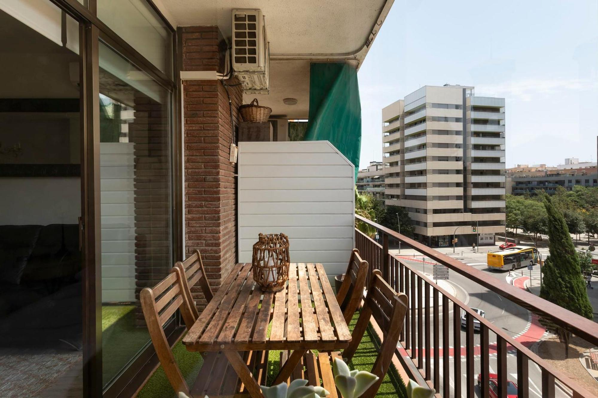 Cozy Apartment Near Fira Gran Via With Ac L’Hospitalet de Llobregat Exterior foto
