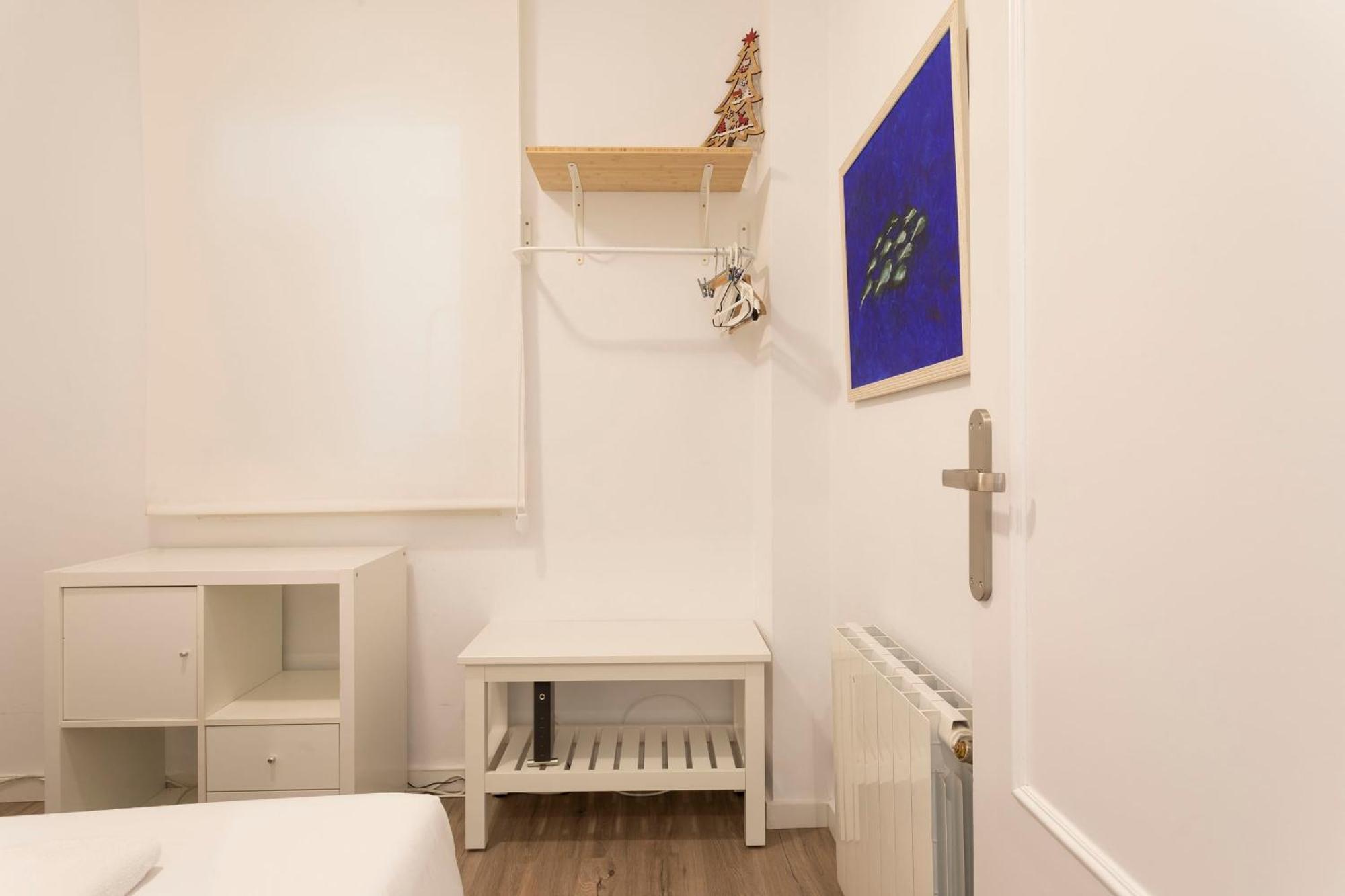 Cozy Apartment Near Fira Gran Via With Ac L’Hospitalet de Llobregat Exterior foto