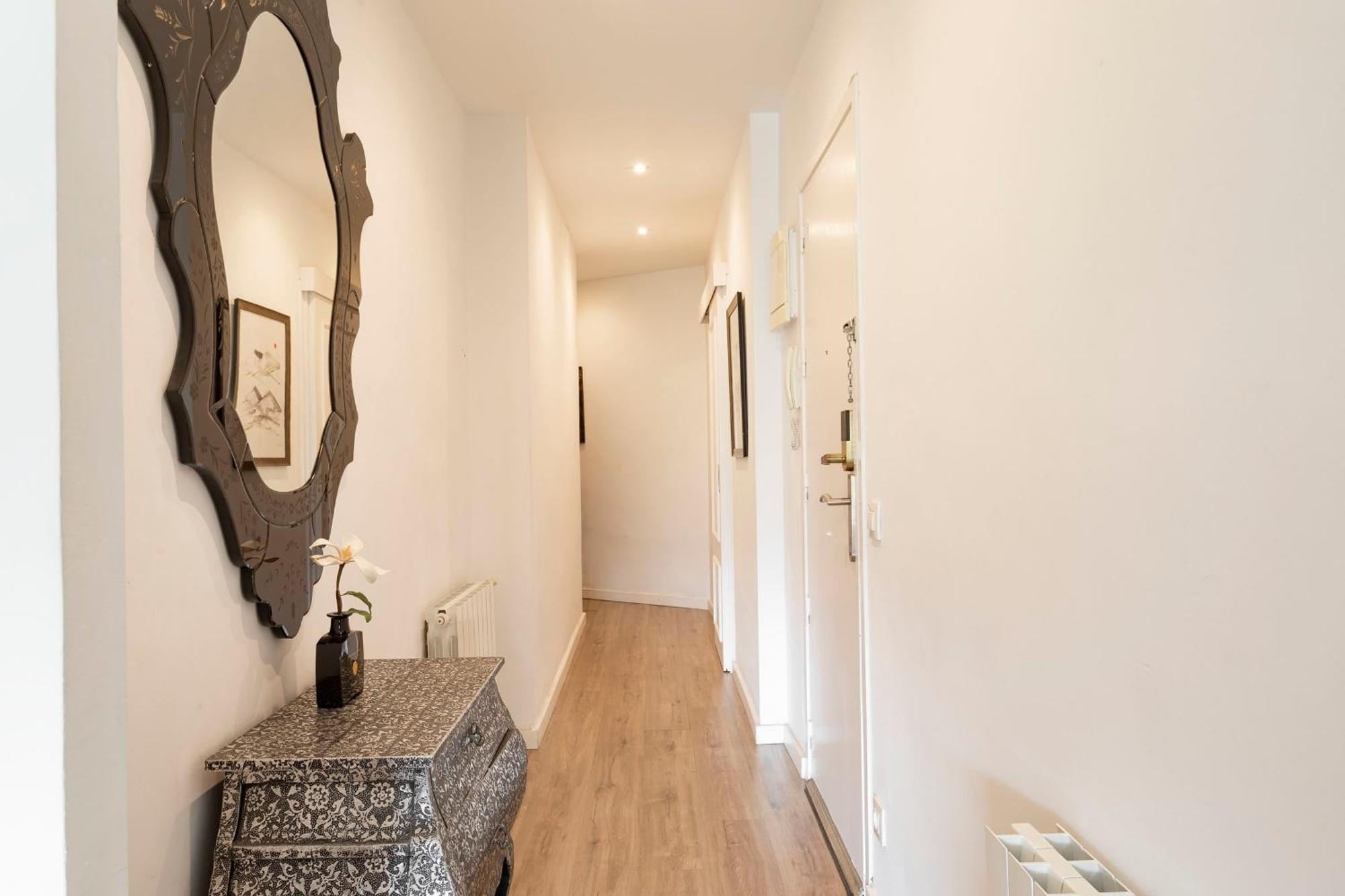 Cozy Apartment Near Fira Gran Via With Ac L’Hospitalet de Llobregat Exterior foto