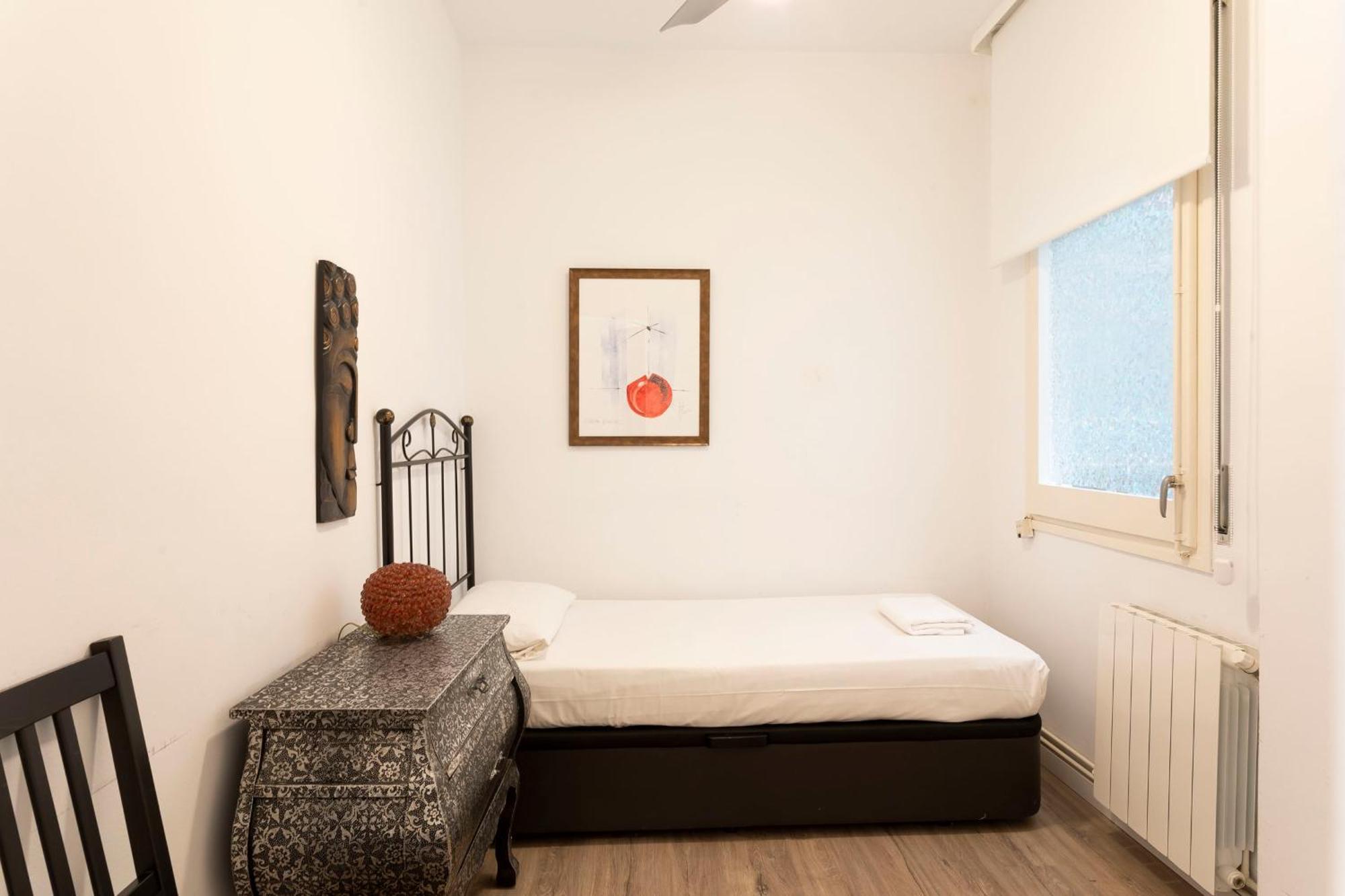 Cozy Apartment Near Fira Gran Via With Ac L’Hospitalet de Llobregat Exterior foto