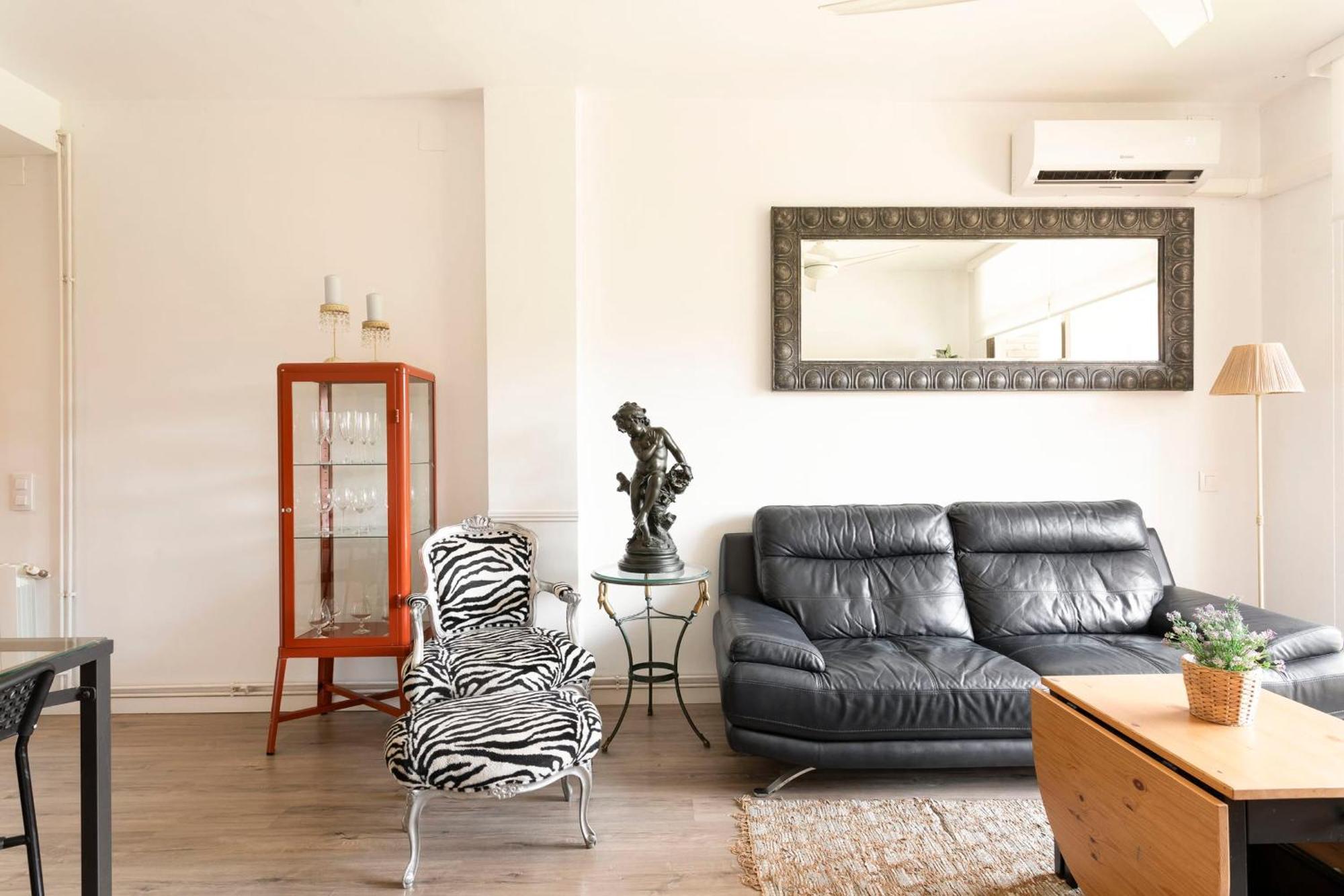 Cozy Apartment Near Fira Gran Via With Ac L’Hospitalet de Llobregat Exterior foto